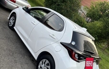 Toyota Yaris, 2021 год, 1 015 000 рублей, 3 фотография