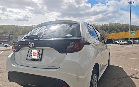 Toyota Yaris, 2021 год, 1 015 000 рублей, 6 фотография