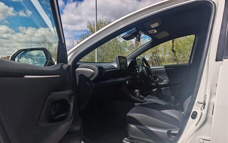 Toyota Yaris, 2021 год, 1 015 000 рублей, 9 фотография