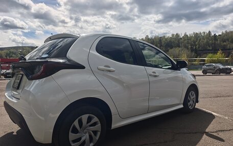 Toyota Yaris, 2021 год, 1 015 000 рублей, 7 фотография