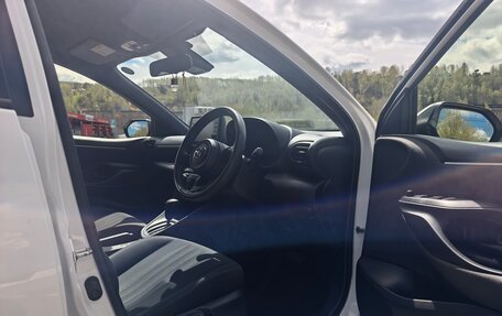Toyota Yaris, 2021 год, 1 015 000 рублей, 8 фотография
