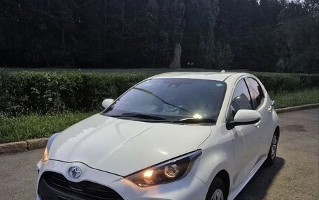 Toyota Yaris, 2021 год, 1 015 000 рублей, 19 фотография