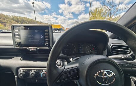 Toyota Yaris, 2021 год, 1 015 000 рублей, 17 фотография