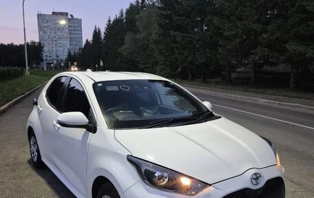 Toyota Yaris, 2021 год, 1 015 000 рублей, 20 фотография