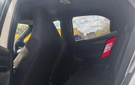 Toyota Yaris, 2021 год, 1 015 000 рублей, 11 фотография