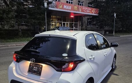 Toyota Yaris, 2021 год, 1 015 000 рублей, 21 фотография
