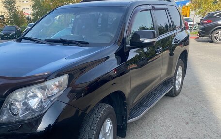 Toyota Land Cruiser Prado 150 рестайлинг 2, 2011 год, 2 800 000 рублей, 2 фотография