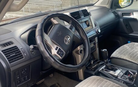 Toyota Land Cruiser Prado 150 рестайлинг 2, 2011 год, 2 800 000 рублей, 4 фотография