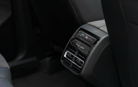 Volkswagen Tiguan, 2024 год, 4 500 000 рублей, 22 фотография