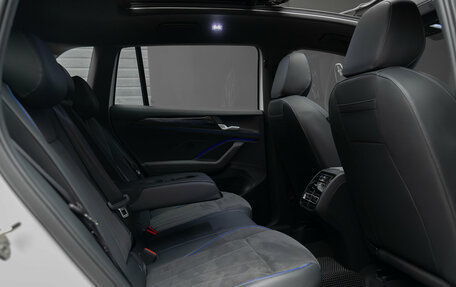 Volkswagen Tiguan, 2024 год, 4 500 000 рублей, 24 фотография