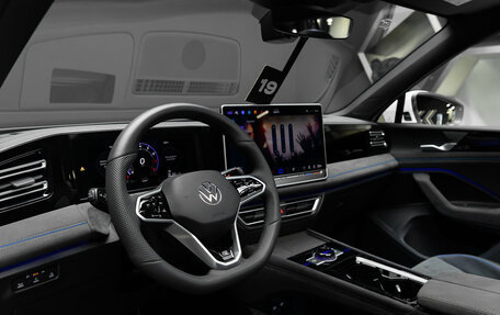 Volkswagen Tiguan, 2024 год, 4 500 000 рублей, 28 фотография