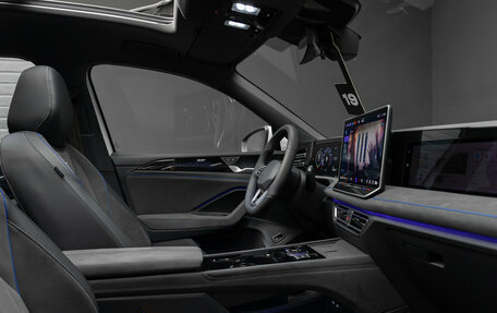Volkswagen Tiguan, 2024 год, 4 500 000 рублей, 26 фотография
