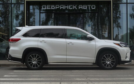Toyota Highlander III, 2018 год, 4 590 000 рублей, 3 фотография