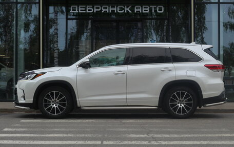 Toyota Highlander III, 2018 год, 4 590 000 рублей, 2 фотография