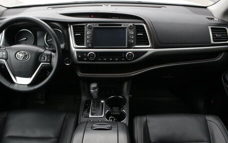 Toyota Highlander III, 2018 год, 4 590 000 рублей, 18 фотография