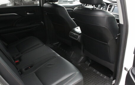Toyota Highlander III, 2018 год, 4 590 000 рублей, 27 фотография