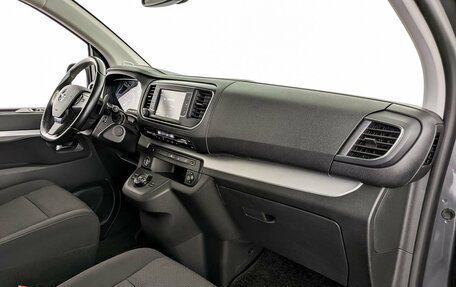 Opel Zafira Life I, 2021 год, 3 800 000 рублей, 11 фотография