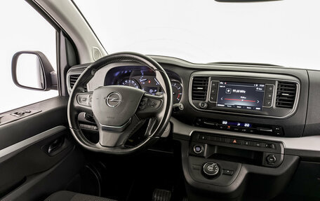 Opel Zafira Life I, 2021 год, 3 800 000 рублей, 28 фотография