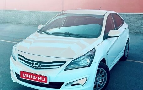 Hyundai Solaris II рестайлинг, 2015 год, 900 000 рублей, 1 фотография