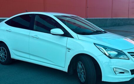 Hyundai Solaris II рестайлинг, 2015 год, 900 000 рублей, 2 фотография