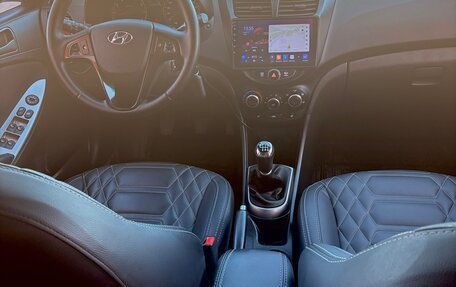 Hyundai Solaris II рестайлинг, 2015 год, 900 000 рублей, 13 фотография
