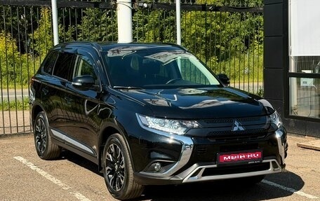Mitsubishi Outlander III рестайлинг 3, 2021 год, 2 999 000 рублей, 1 фотография