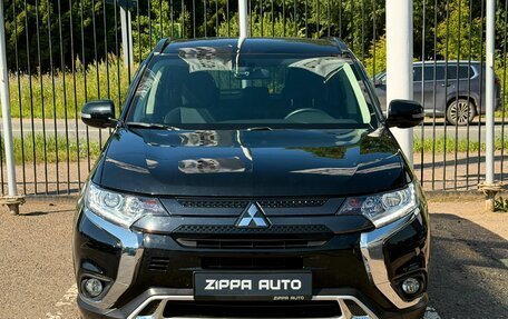 Mitsubishi Outlander III рестайлинг 3, 2021 год, 2 999 000 рублей, 2 фотография