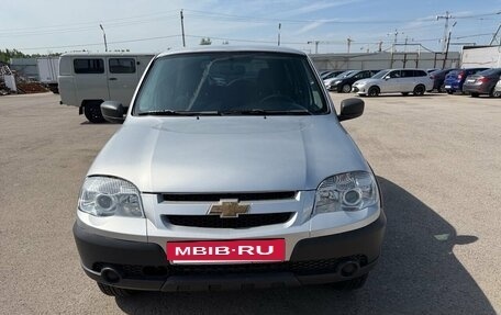Chevrolet Niva I рестайлинг, 2017 год, 675 000 рублей, 3 фотография