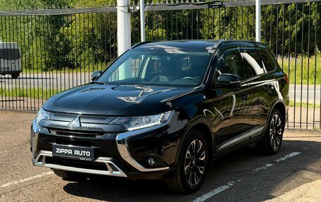 Mitsubishi Outlander III рестайлинг 3, 2021 год, 2 999 000 рублей, 3 фотография
