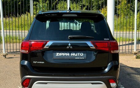 Mitsubishi Outlander III рестайлинг 3, 2021 год, 2 999 000 рублей, 5 фотография