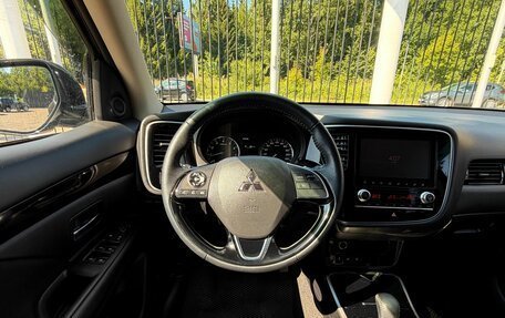 Mitsubishi Outlander III рестайлинг 3, 2021 год, 2 999 000 рублей, 11 фотография