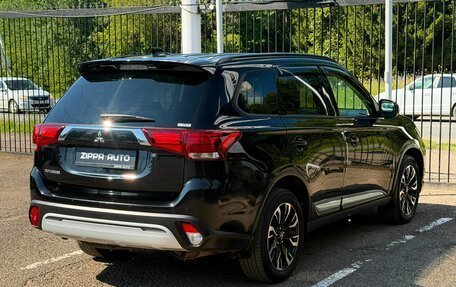 Mitsubishi Outlander III рестайлинг 3, 2021 год, 2 999 000 рублей, 4 фотография