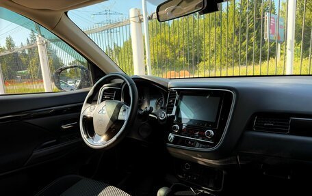 Mitsubishi Outlander III рестайлинг 3, 2021 год, 2 999 000 рублей, 9 фотография