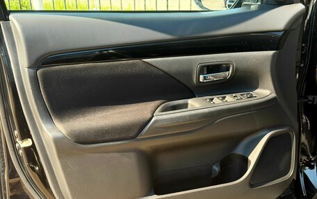 Mitsubishi Outlander III рестайлинг 3, 2021 год, 2 999 000 рублей, 17 фотография