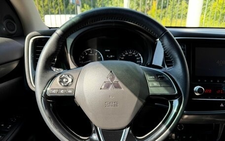 Mitsubishi Outlander III рестайлинг 3, 2021 год, 2 999 000 рублей, 12 фотография