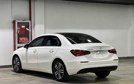 Mercedes-Benz A-Класс, 2022 год, 2 150 000 рублей, 3 фотография