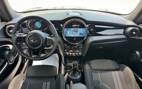 MINI Hatch, 2022 год, 1 630 000 рублей, 10 фотография