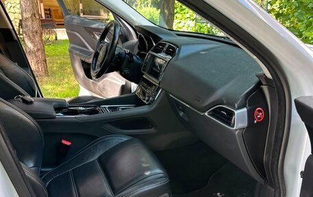 Jaguar F-Pace, 2017 год, 2 950 000 рублей, 12 фотография