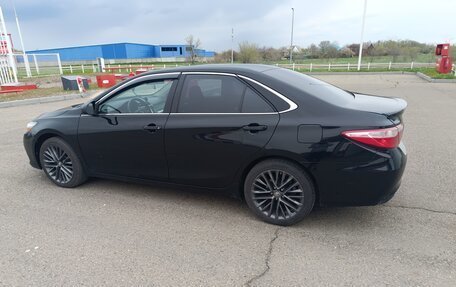 Toyota Camry, 2017 год, 1 890 000 рублей, 2 фотография