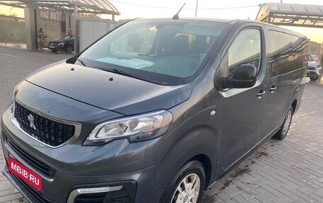 Peugeot Traveller I, 2019 год, 2 050 000 рублей, 2 фотография
