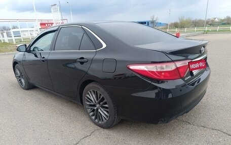 Toyota Camry, 2017 год, 1 890 000 рублей, 3 фотография