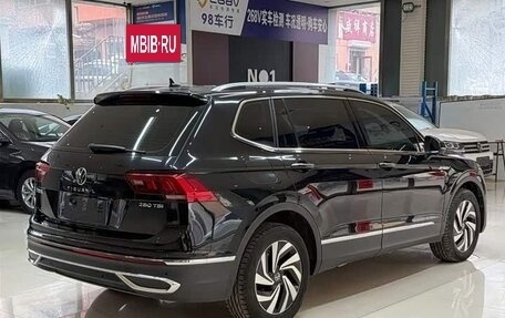 Volkswagen Tiguan II, 2023 год, 2 500 000 рублей, 4 фотография