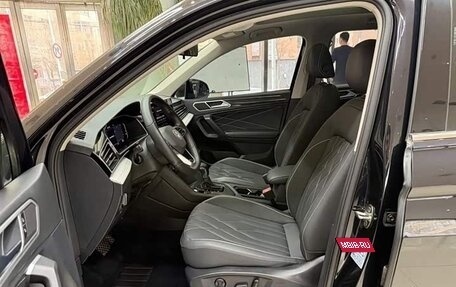 Volkswagen Tiguan II, 2023 год, 2 500 000 рублей, 8 фотография