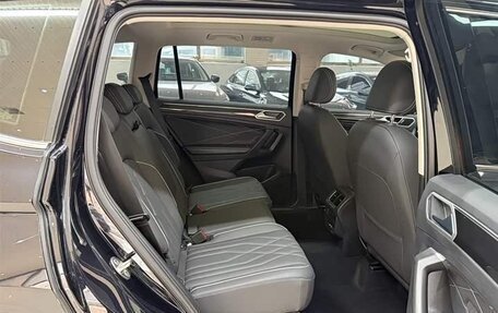 Volkswagen Tiguan II, 2023 год, 2 500 000 рублей, 16 фотография
