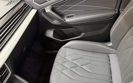 Volkswagen Tiguan II, 2023 год, 2 500 000 рублей, 13 фотография