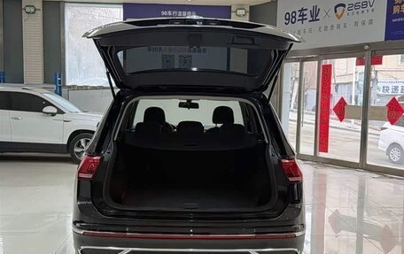 Volkswagen Tiguan II, 2023 год, 2 500 000 рублей, 18 фотография