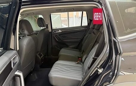 Volkswagen Tiguan II, 2023 год, 2 500 000 рублей, 17 фотография