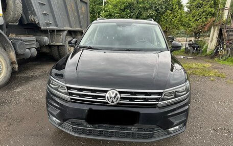 Volkswagen Tiguan II, 2018 год, 1 950 000 рублей, 1 фотография