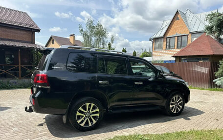 Toyota Land Cruiser 200, 2011 год, 3 300 000 рублей, 2 фотография