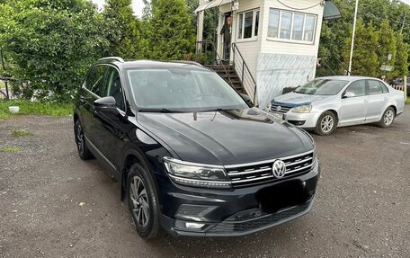 Volkswagen Tiguan II, 2018 год, 1 950 000 рублей, 2 фотография